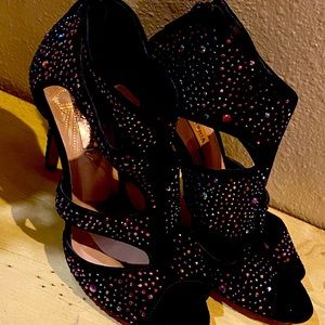 BCBG MAXAZRIA purple rhinestones shoes worn once in like new condition size 7